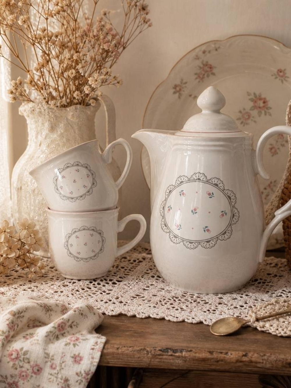 Vintage Victorian Floral Teapot & Cup Set – Cottagecore Grandmacore Porcelain